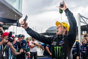 Waters signs new deal with Tickford Racing in Supercars