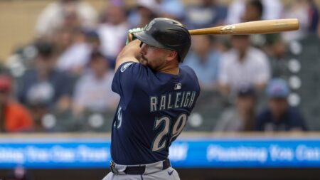 Mariners catcher and MLB homer leader Cal Raleigh to participate in Home Run Derby