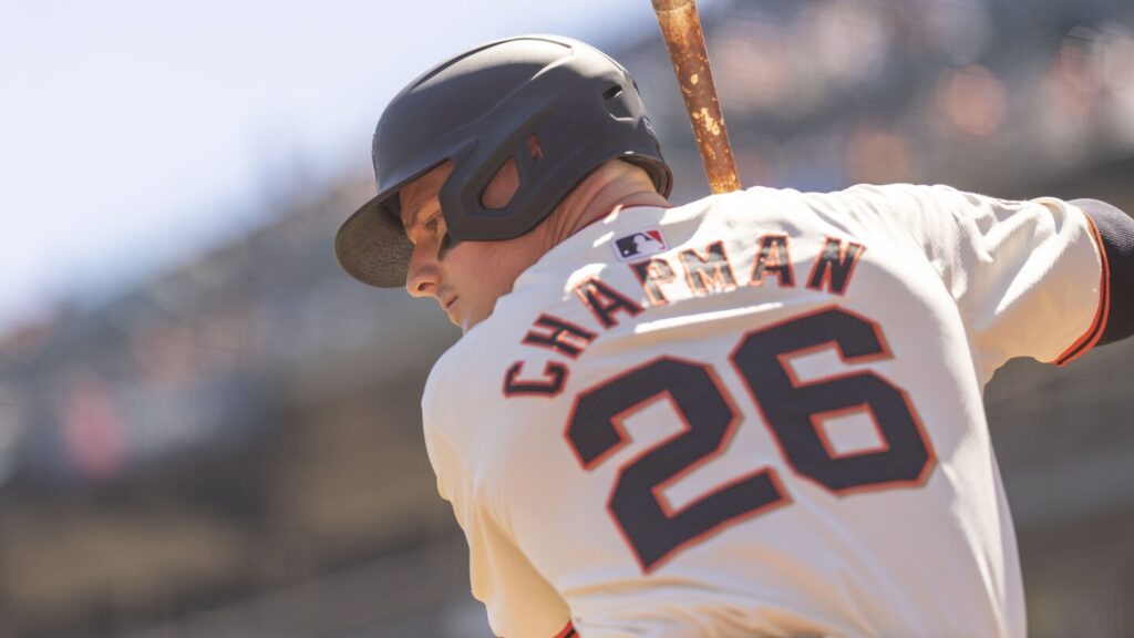 Giants third baseman Matt Chapman goes on 10-day injured list with hurt right hand