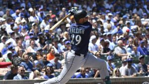 Cal Raleigh breaks Johnny Bench’s record for homers by a catcher before All-Star break