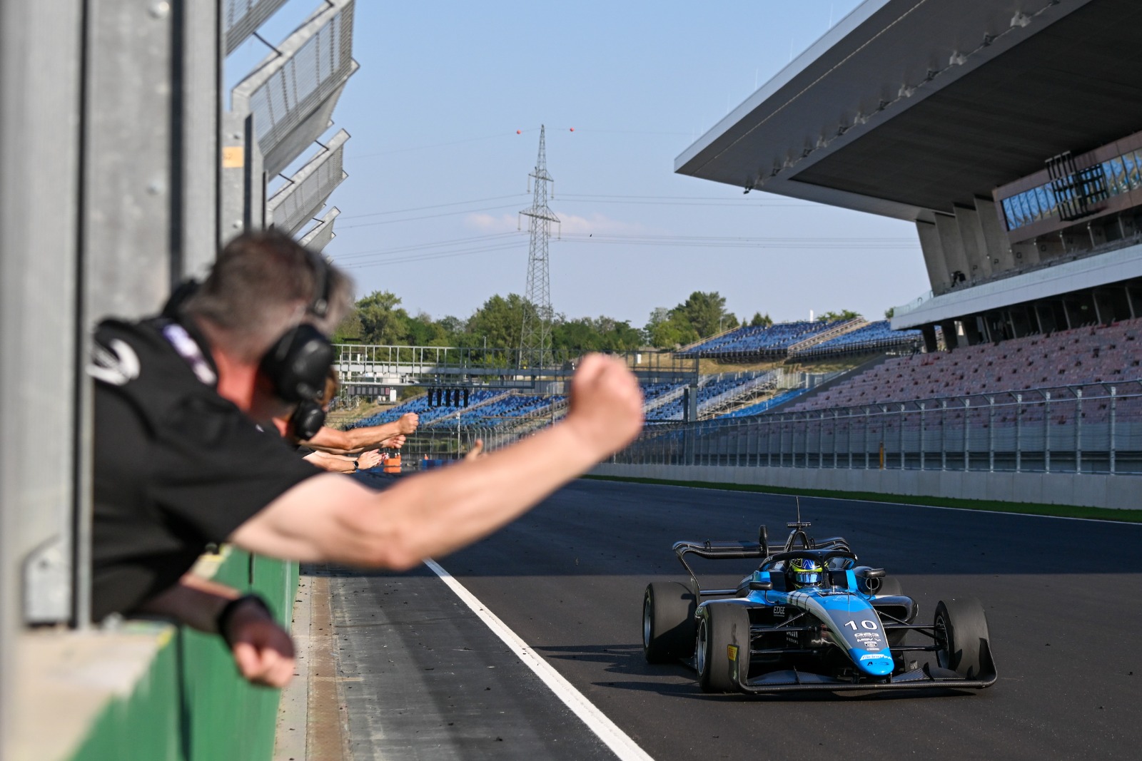 Seewooruthun streaked clear of the opposition to dominate race three and score first win for Argenti/Prema alliance