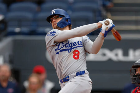 Dodgers utilityman Enrique Hernández goes on 10-day IL with left elbow inflammation