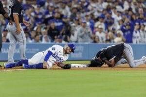 Max Muncy heads to IL with what Dodgers are calling a left knee bone bruise