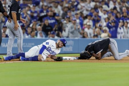 Max Muncy heads to IL with what Dodgers are calling a left knee bone bruise