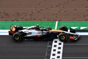 Norris beats Leclerc and Hamilton to top FP2
