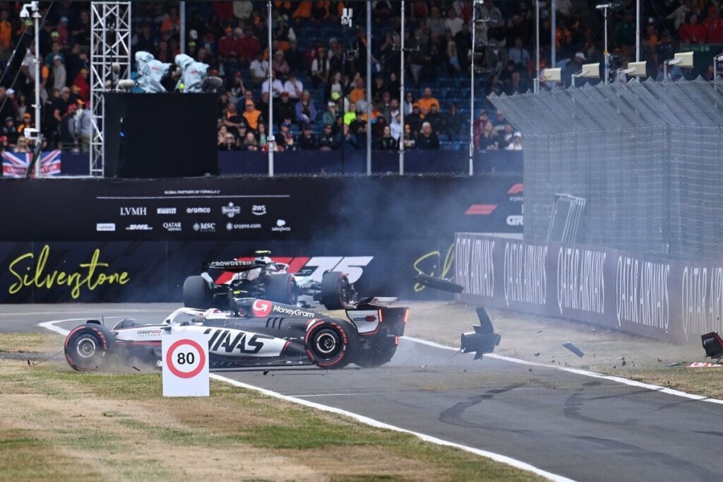 Bearman gets 10-place F1 British GP grid penalty for crashing having ignored red flags