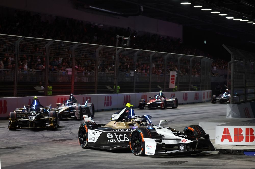 While Evans fell back, Cassidy stormed clear to a dominant win
