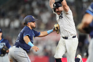 Yankees survive extra innings after ‘unforgivable’ gaffe by C Austin Wells