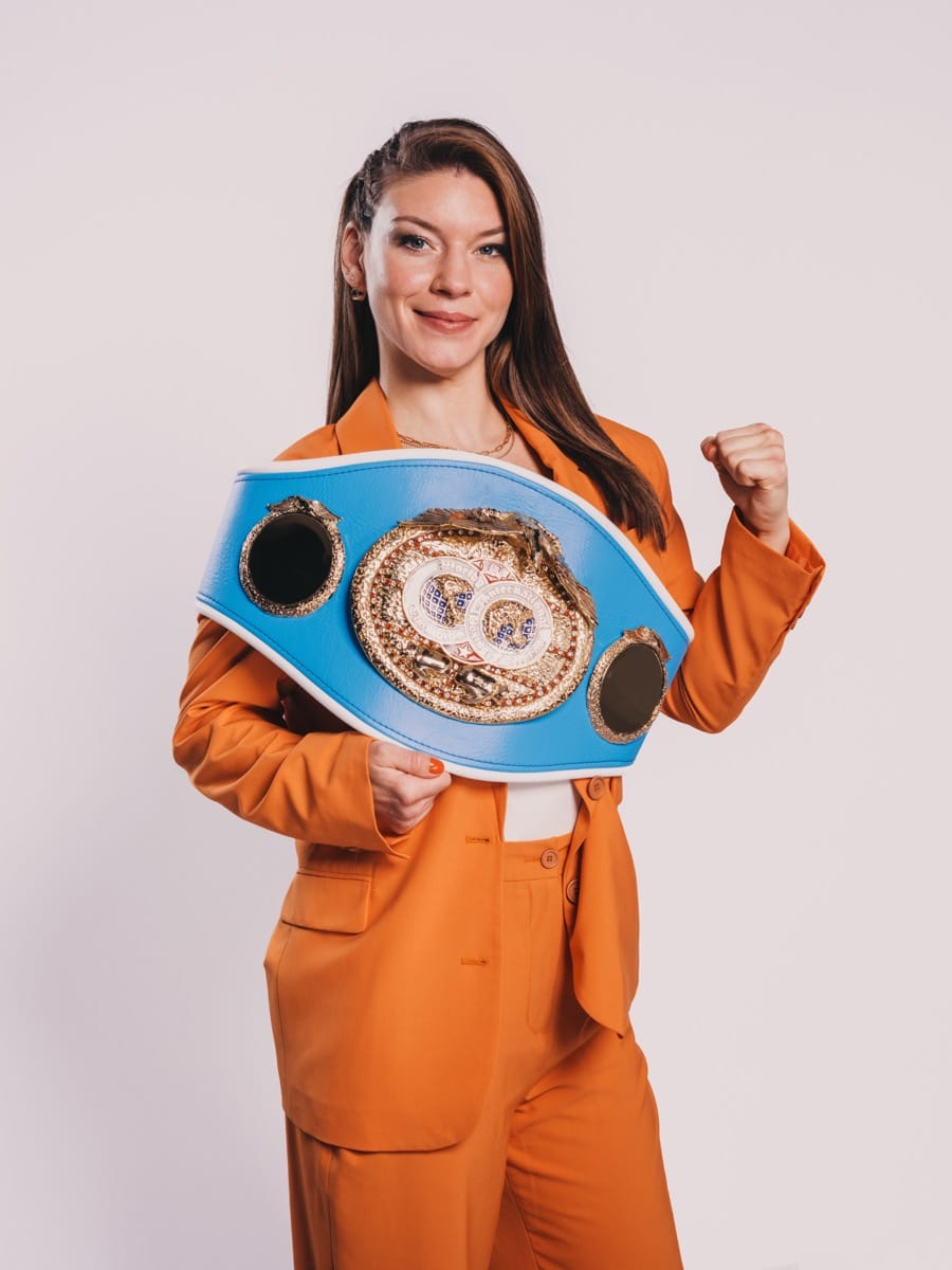 Image: Nina Meinke Undergoes Emergency Spinal Surgery