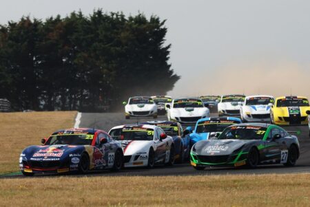 Coronel continues Ginetta Junior charge in sizzling Snetterton contests