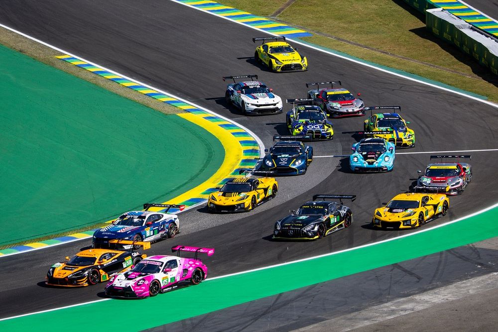 #59 United Autosports Mclaren 720S LMGT3 Evo: James Cottingham, Sebastien Baud, Gregoire Saucy, #85 Iron Dames Porsche 911 GT3 R LMGT3: Celia Martin, Rahel Frey, Michelle Gatting