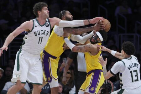 Clippers agree to two-year deal with Brook Lopez