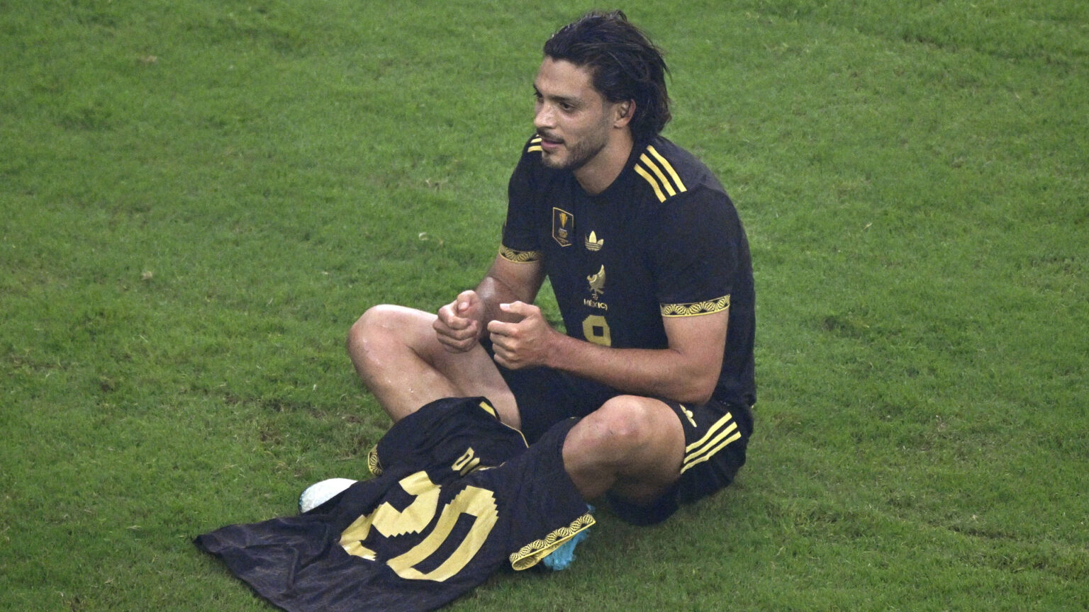 Raul Jimenez wears Diogo Jota shirt before copying star’s goal celebration in emotional tribute to former team-mate