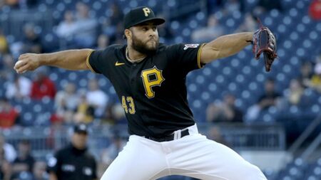 Mets sign RHP Junior Fernandez to minor league deal