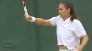‘I’ve never seen that before’ – Wimbledon star loses game due to wardrobe malfunction in bizarre scenes
