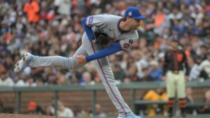 Mets hold on to beat Giants, 2-1, extend winning streak to six games