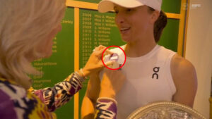 Iga Swiatek lands exclusive prize after demolishing Amanda Anisimova in Wimbledon whitewash