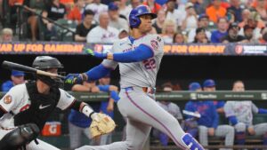 Mets pull off biggest comeback of season, scoring four in eighth inning, for 7-6 win over Orioles in 10 innings