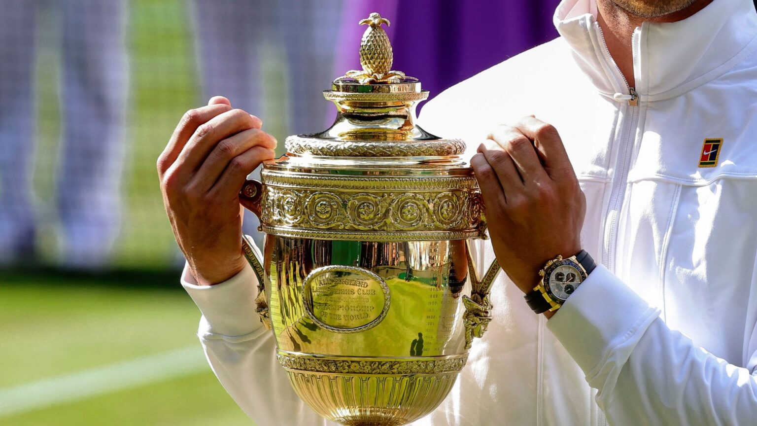 Why is there a pineapple on the top of the Wimbledon trophy?