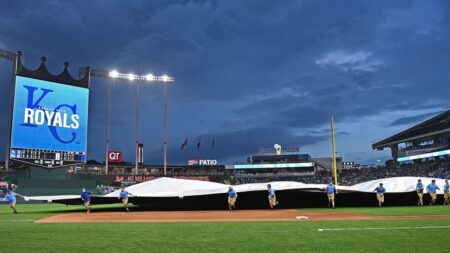 Start of Sunday's Mets-Royals game delayed due to rain
