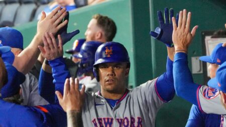 Mets rally for seven runs over last two innings, beat Royals 8-3 in series opener