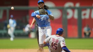 Mets' comeback falls short in Sunday's 3-2 loss at Royals