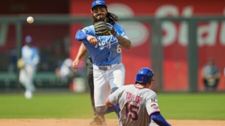 Mets' comeback falls short in Sunday's 3-2 loss at Royals