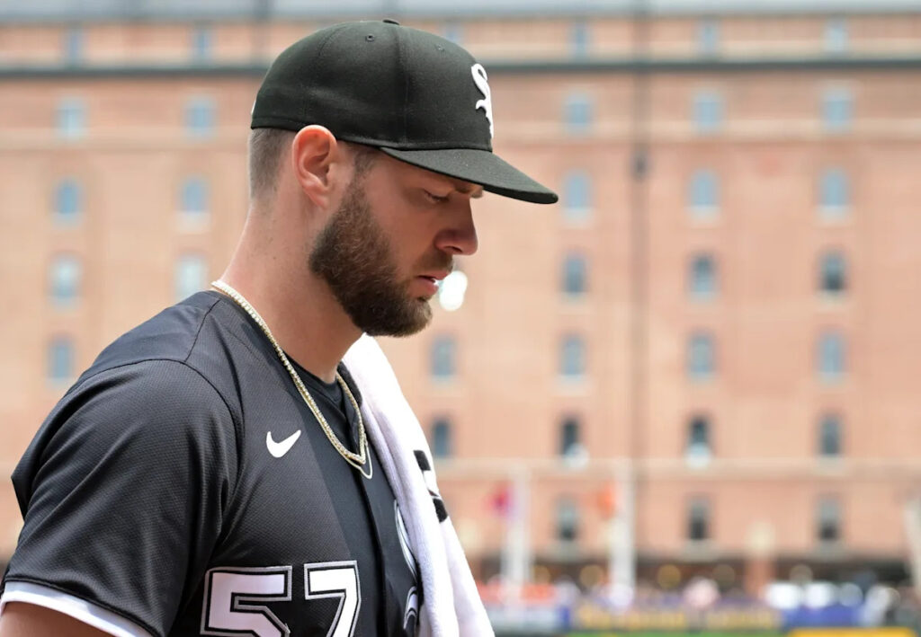 White Sox starter Adrian Houser vomits in dugout between innings, returns to mound to keep pitching vs. Blue Jays
