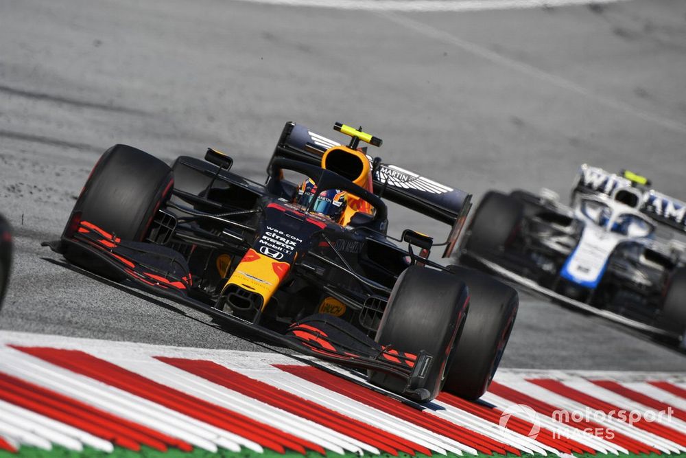 Alex Albon, Red Bull Racing RB16, leads Nicholas Latifi, Williams FW43