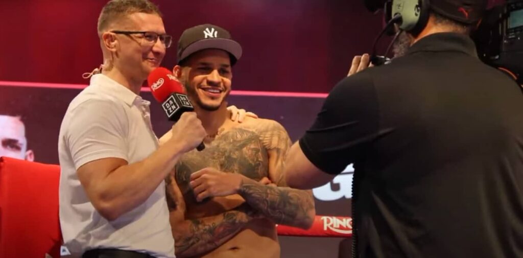 Berlanga Blasts De La Hoya at Workout