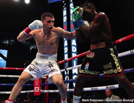 Oleksandr Usyk Declares Terence Crawford the World’s Best Fighter Despite Thin Resume and Lack of Elite Victories