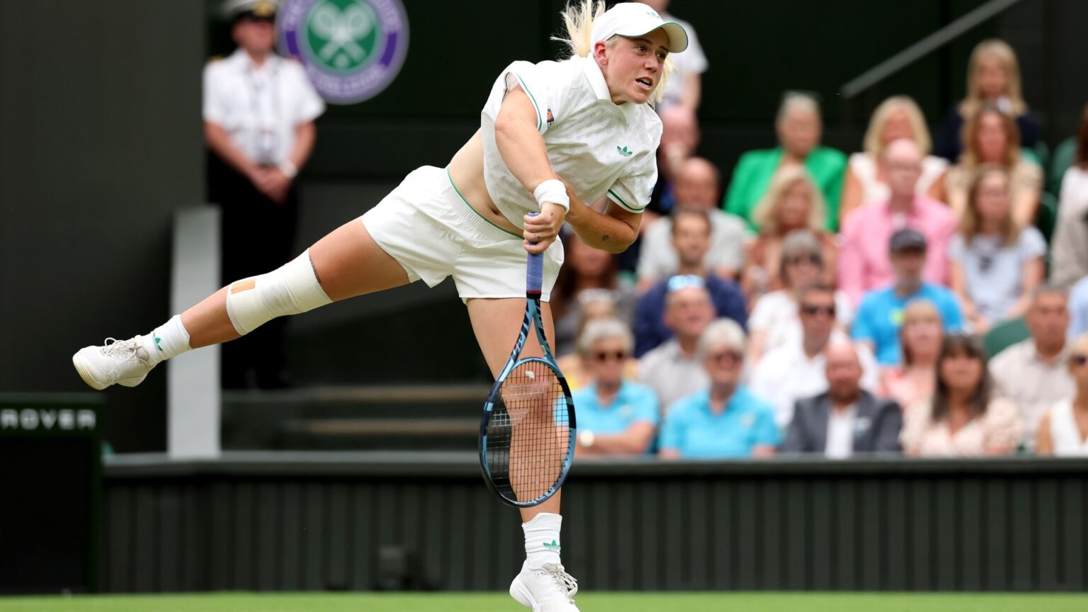 Why has Sonay Kartal got strapping on her knee during Wimbledon last 16 clash?