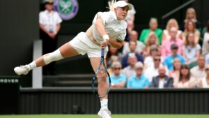 Why has Sonay Kartal got strapping on her knee during Wimbledon last 16 clash?