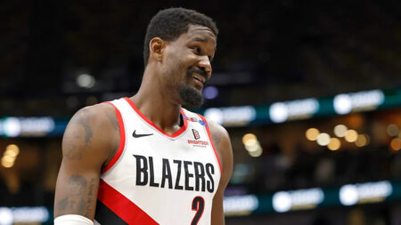 Deandre Ayton reportedly agrees to two-year deal with Los Angeles Lakers after Trail Blazers buyout