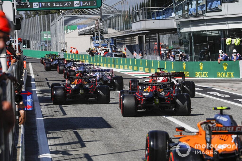 What do DRS, black and white flag, porpoising in F1 mean?