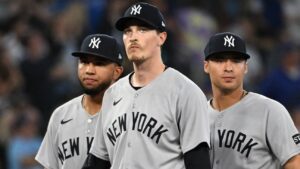 Yankees commit four errors in ugly 8-4 loss to Blue Jays