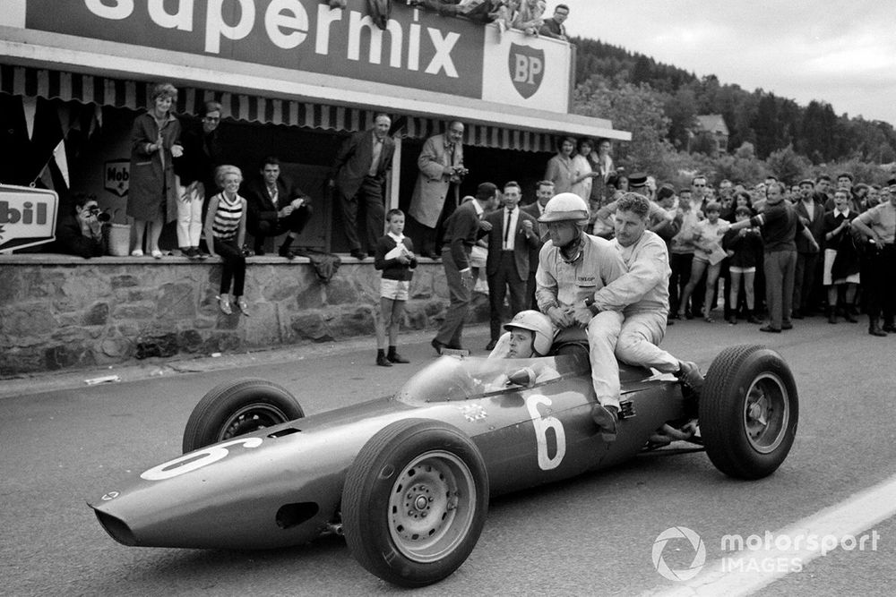 Baghetti joins Spa’s ‘single-seater taxi service’, giving a lift to (Phil) Hill and Pilette