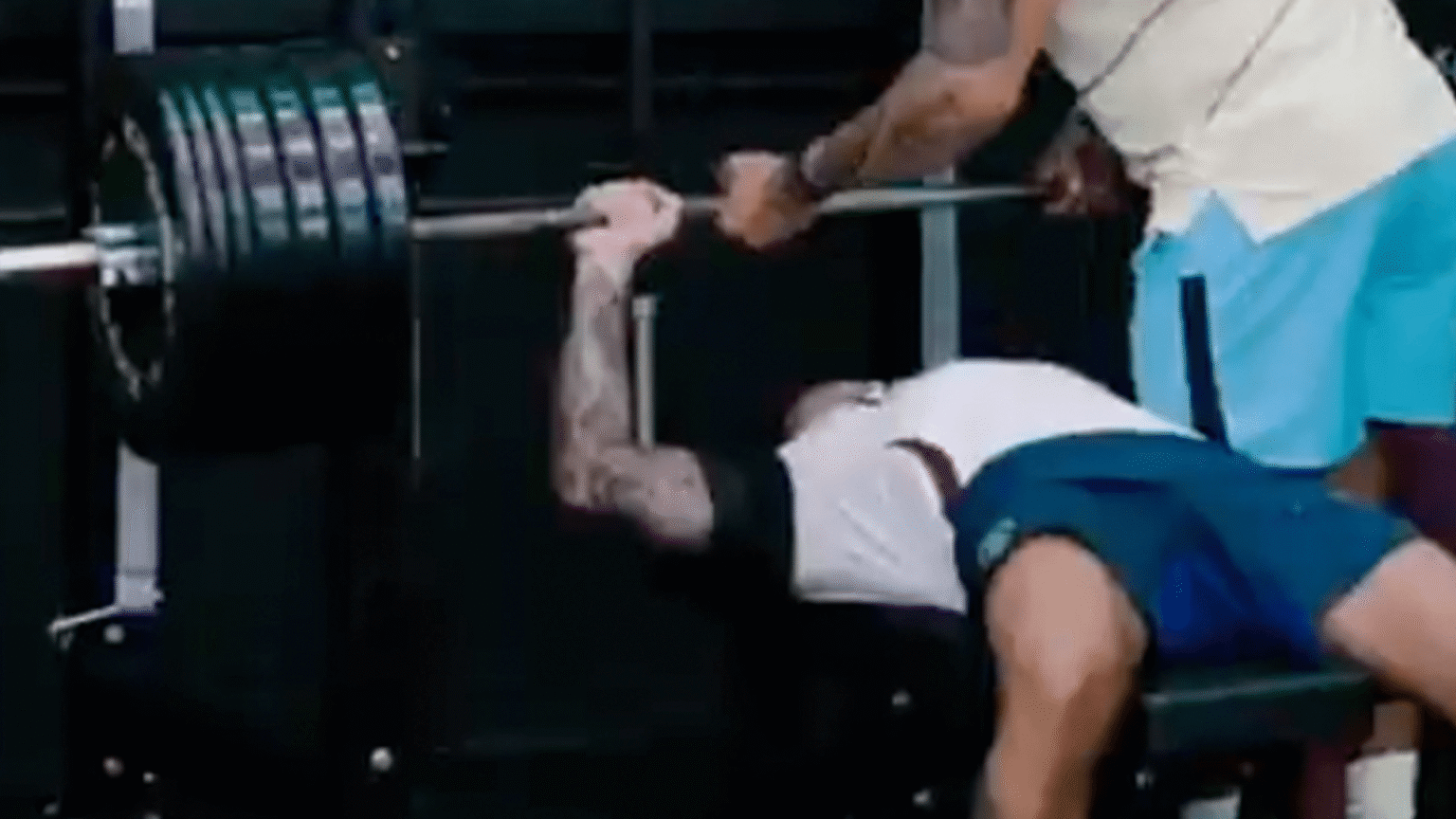 Man Utd fans stunned at how much Lisandro Martinez benches as injured star nears return with impressive workout