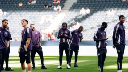 Man Utd vs Leeds kick-off DELAYED as fans forced to wait to see new No10 Matheus Cunha on debut