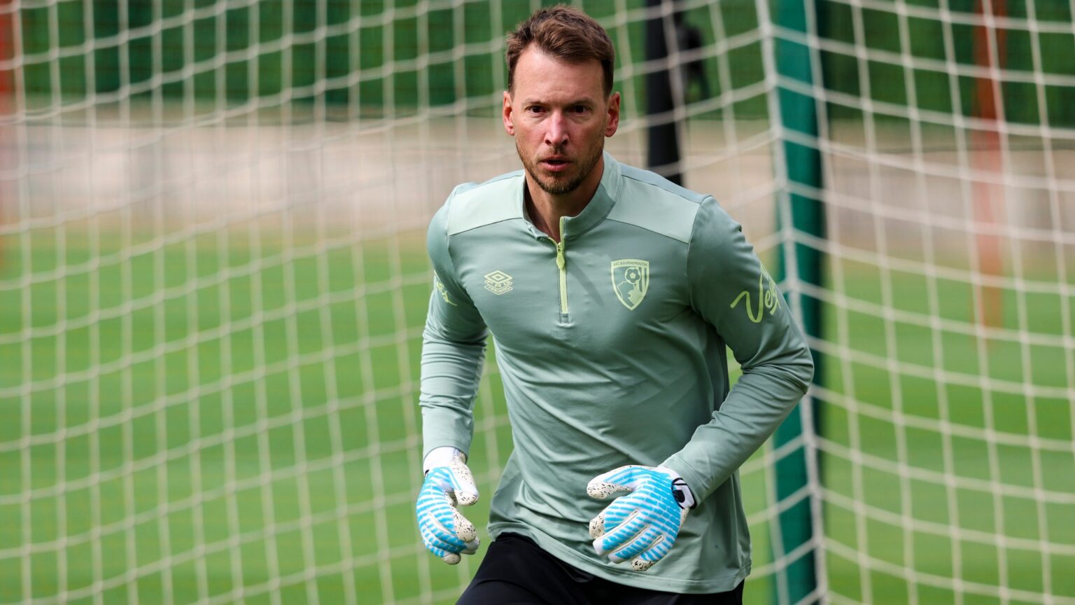 Bournemouth desperate to sell Arsenal loan flop Neto but keeper’s huge salary is making it impossible