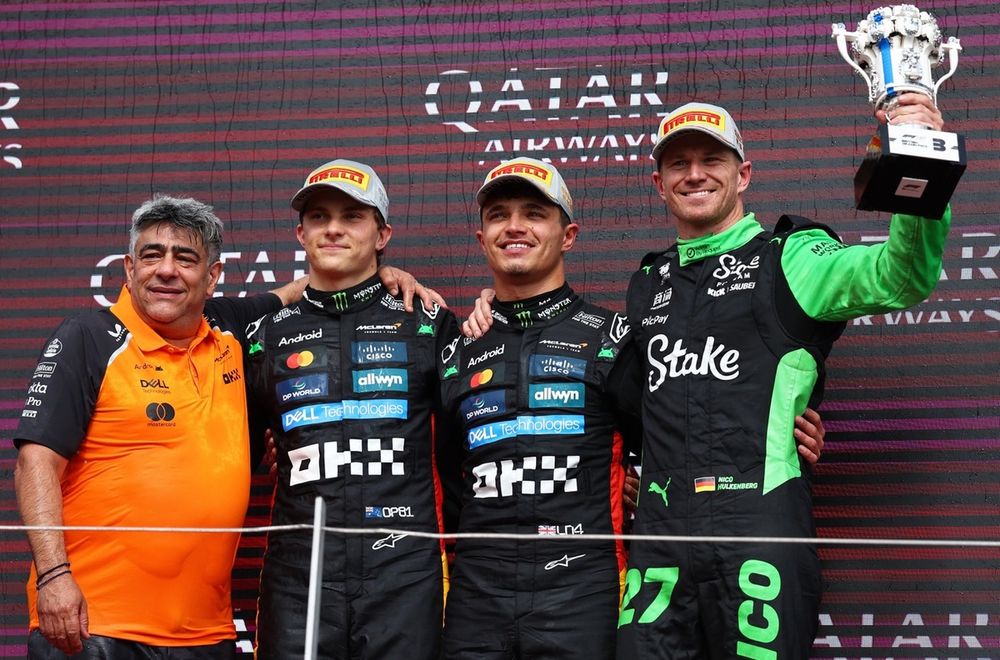 Nico Hulkenberg, Sauber, Lando Norris, McLaren, Oscar Piastri, McLaren