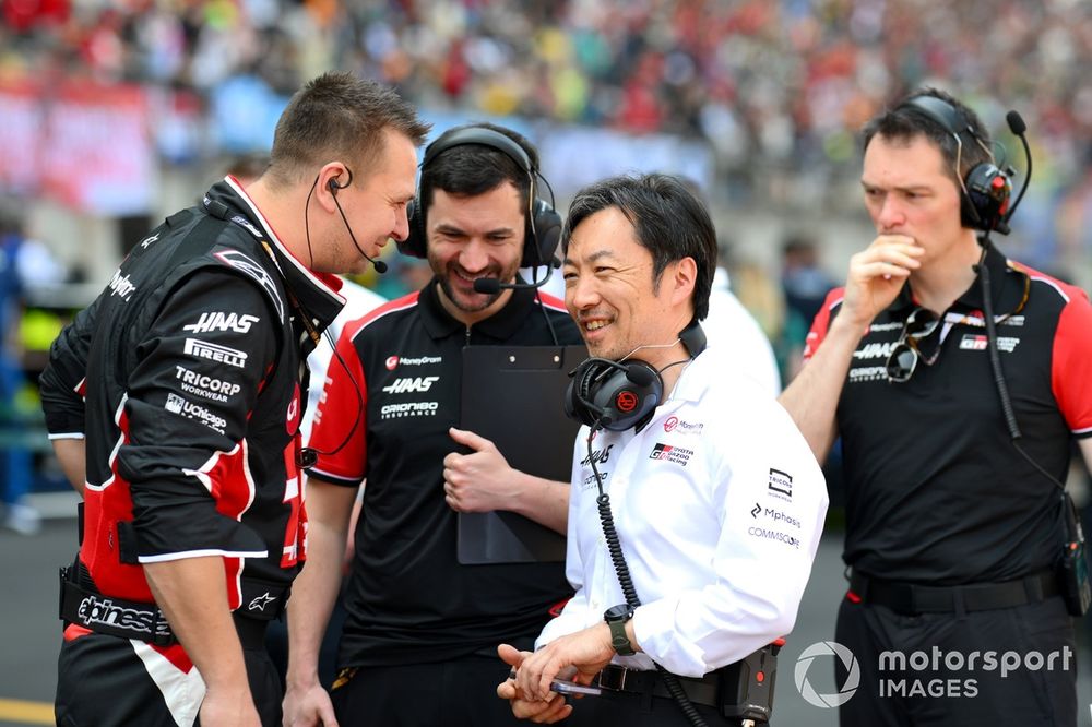 Ayao Komatsu, Team Principal of Haas F1 on the grid with Haas F1 team members prior to the Sprint ahead of the F1 Grand Prix of China at Shanghai International Circuit