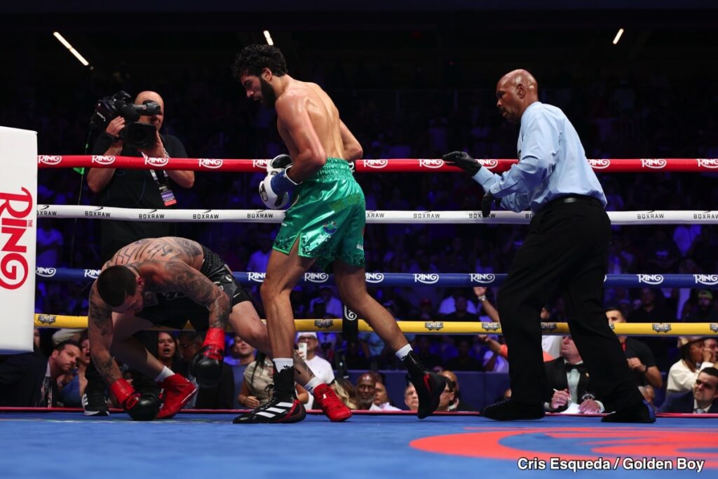 Boxing Results: Hamzah Sheeraz delivers a crushing fifth-round knockout against Edgar Berlanga