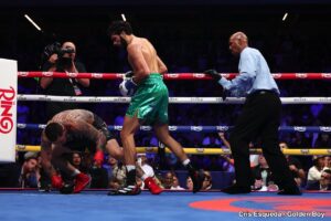 Boxing Results: Hamzah Sheeraz delivers a crushing fifth-round knockout against Edgar Berlanga