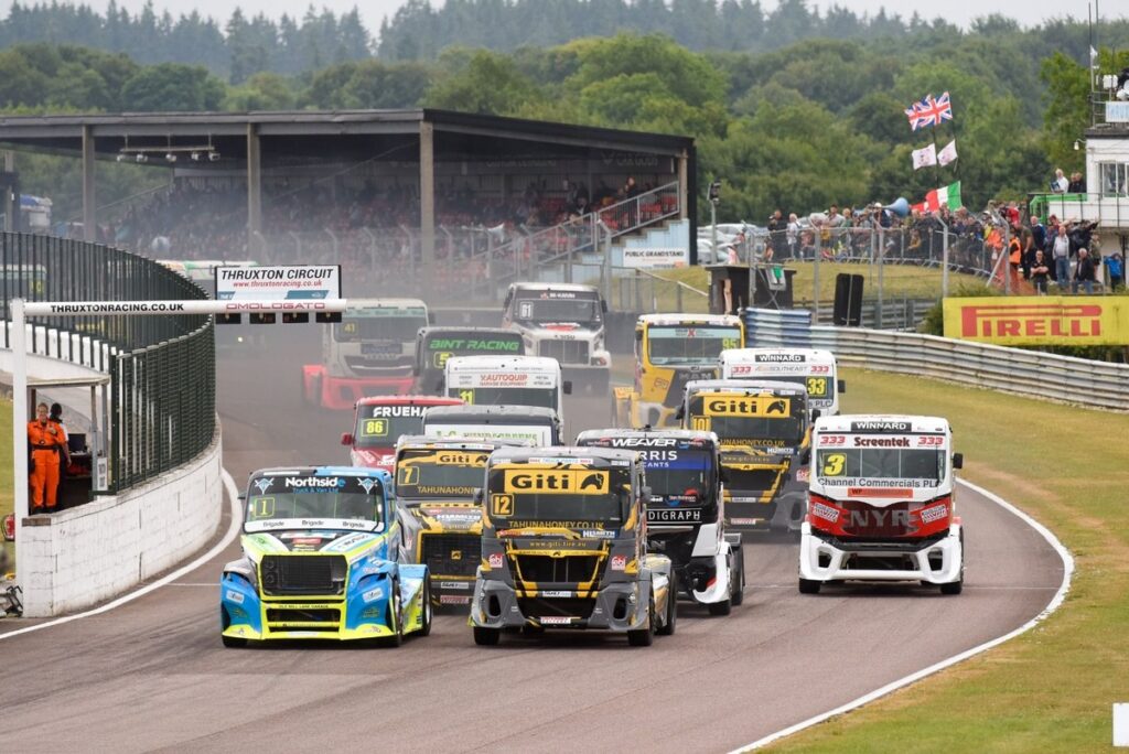Smith battles through pain barrier to keep British Trucks title defence alive at Thruxton
