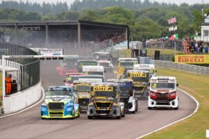 Smith battles through pain barrier to keep British Trucks title defence alive at Thruxton