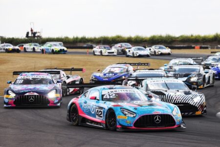 2 Seas Motorsport ride Snetterton’s British GT wave