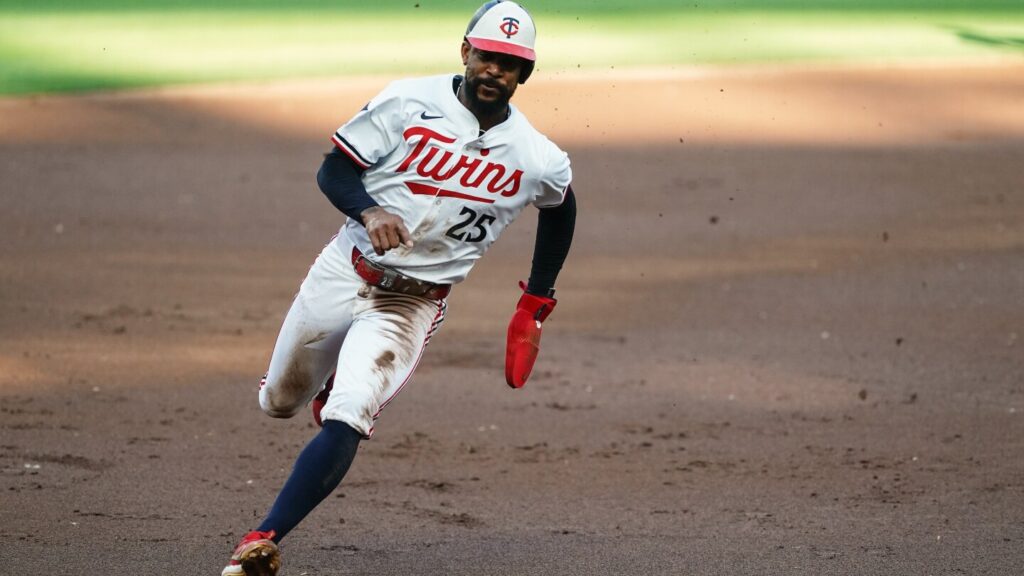 Twins keep sore Byron Buxton out of starting lineup with bruised hand, but expect All-Star to be fine