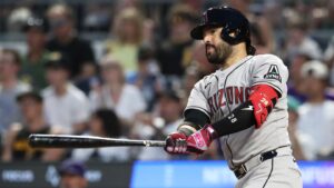 Eugenio Suárez says X-rays were negative after he was hit on index finger by pitch against Tigers
