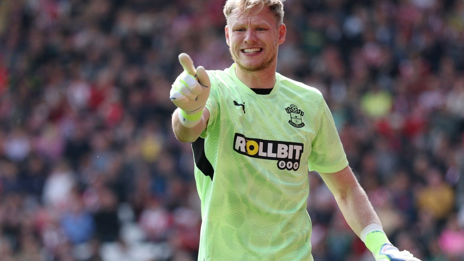 Newcastle make decision on who will be first-choice goalkeeper after signing Aaron Ramsdale on loan transfer